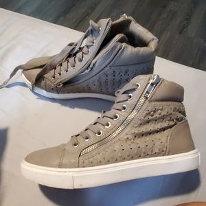 ***SOLD***Steve madden sneakers